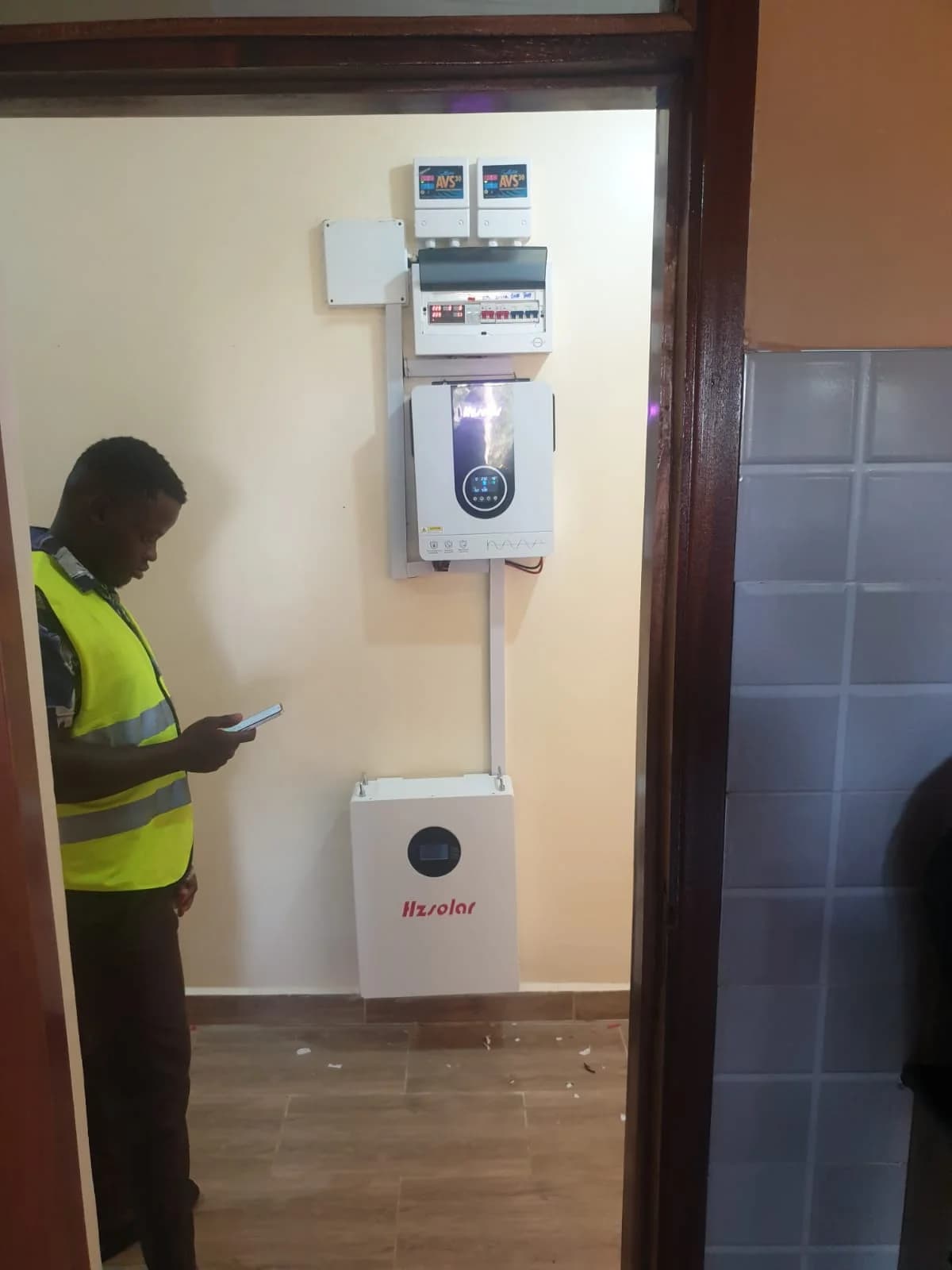 Hybrid Inverter & Backup Power System
