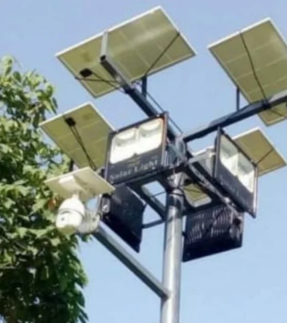 Multi-Panel Solar Floodlight Mast