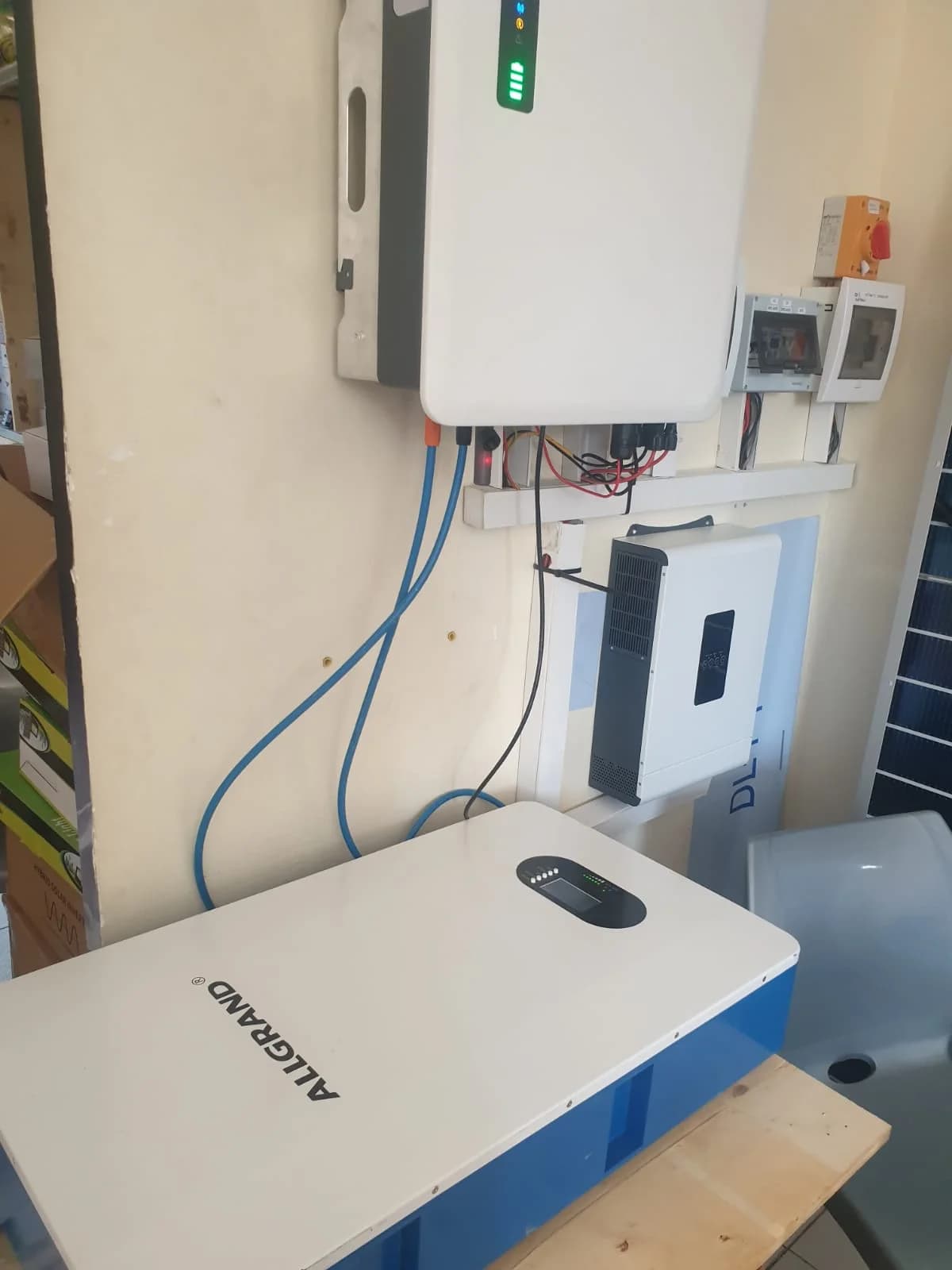 RURERA Solar lithium battery wall installation